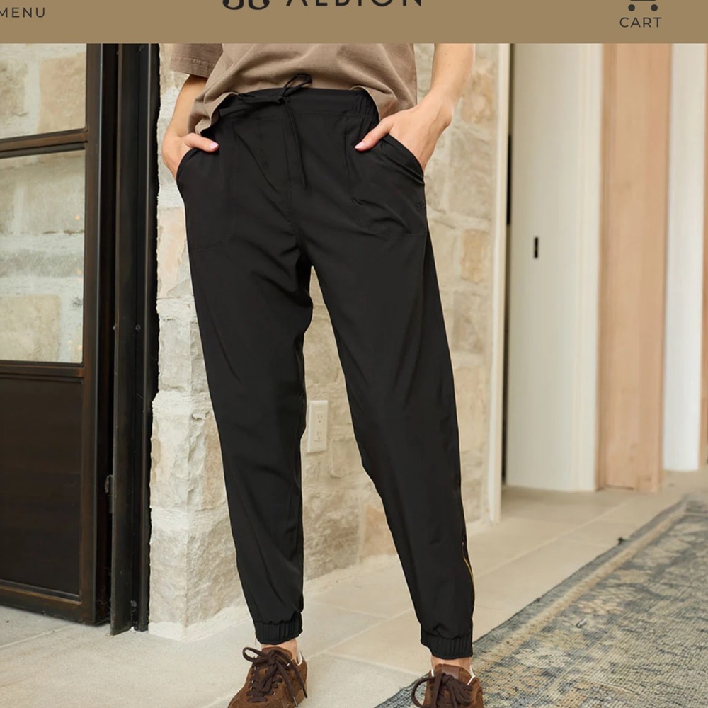 Albion  Jetsetter black joggers Size Small Petite